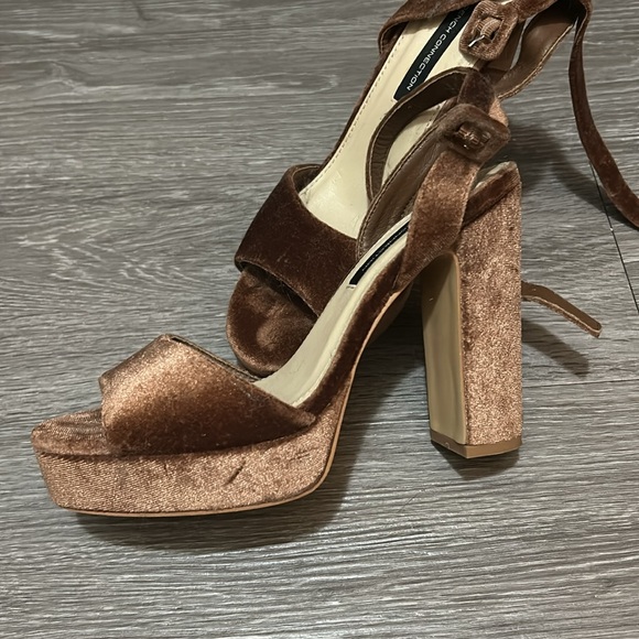 French Connection Taryn Platform Peep Toe Pump - Picture 3 of 3